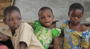 Benín-niñas-en-escuela