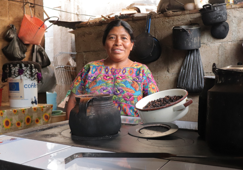 Foto Calidad de vida para familias guatemaltecas: alimentos del huerto, agua limpia y buenas cocinas