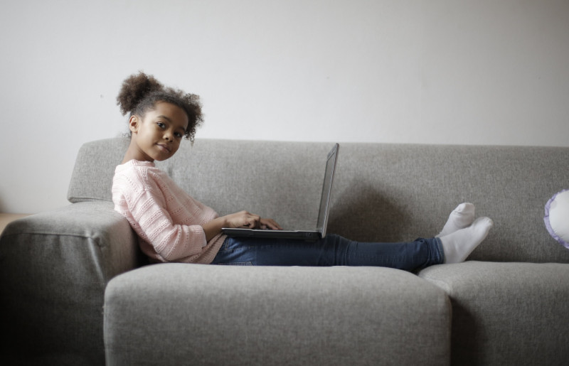 Foto Guía para que tus hijos e hijas utilicen internet de forma segura en 2022