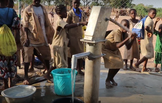 Foto Agua potable para la sostenibilidad del comedor escolar