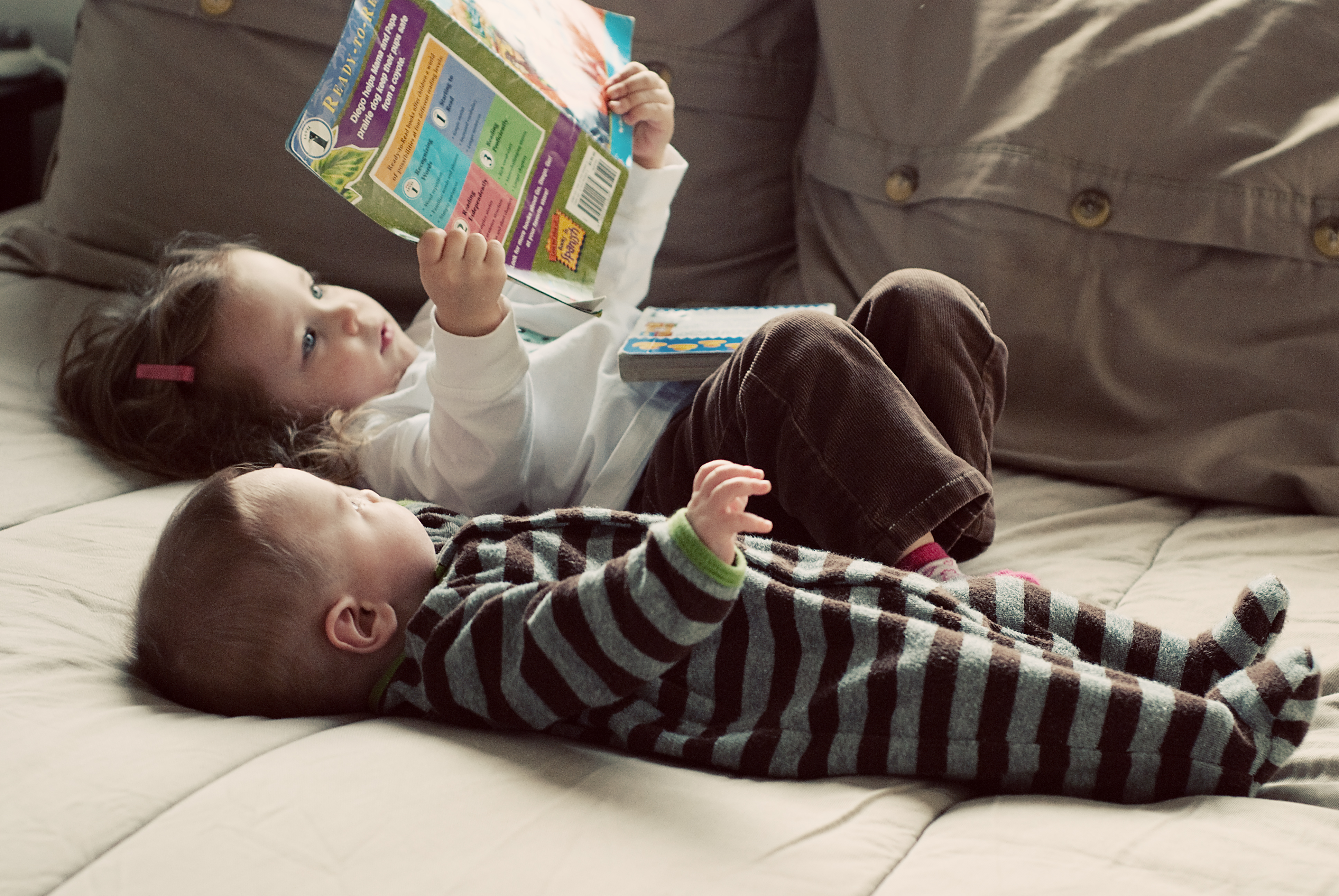 Los pediatras recomiendan leer cuentos a los niños
