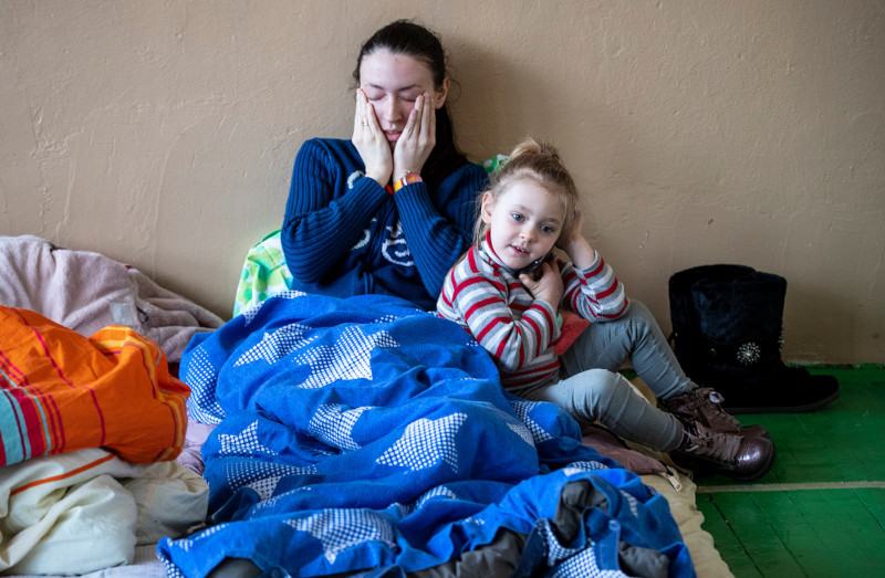 Foto ¿Cómo es la vida de familias que huyen de la guerra en Ucrania?
