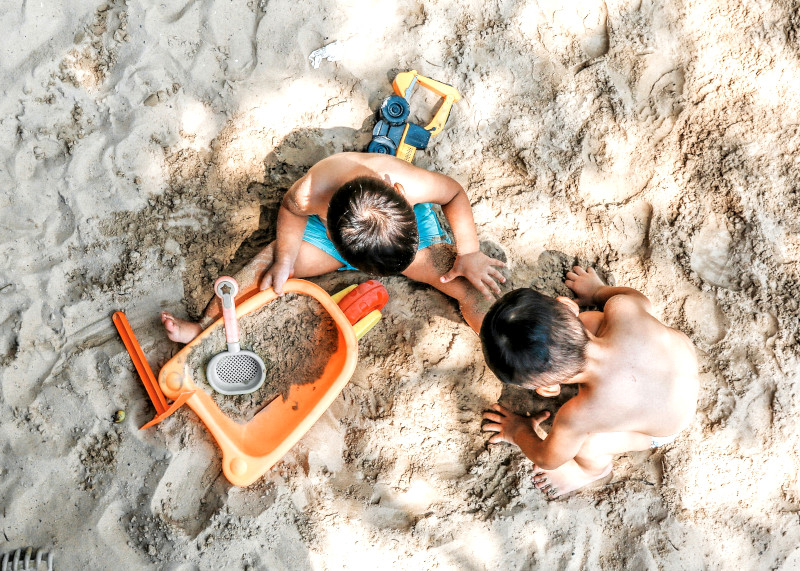 ¿Qué pueden aprender los niños y niñas con los juegos en la playa? 