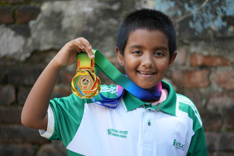 Image post Talento que crece con apoyo: la historia de Sara, joven nadadora en Bangladesh