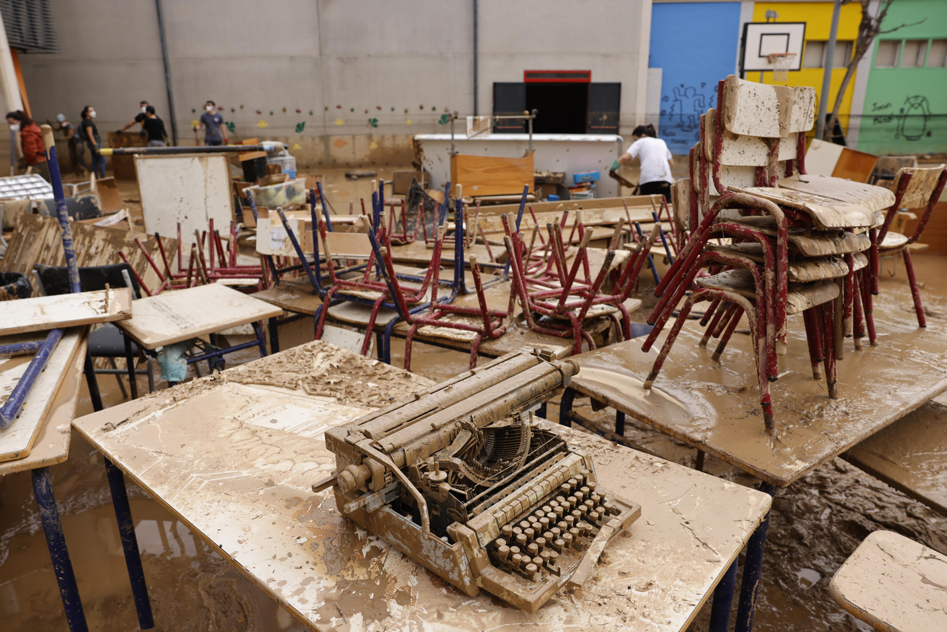 Polideportivos transformados en aulas, cocinas temporales o espacios para hacer deporte para la infancia afectada por la DANA