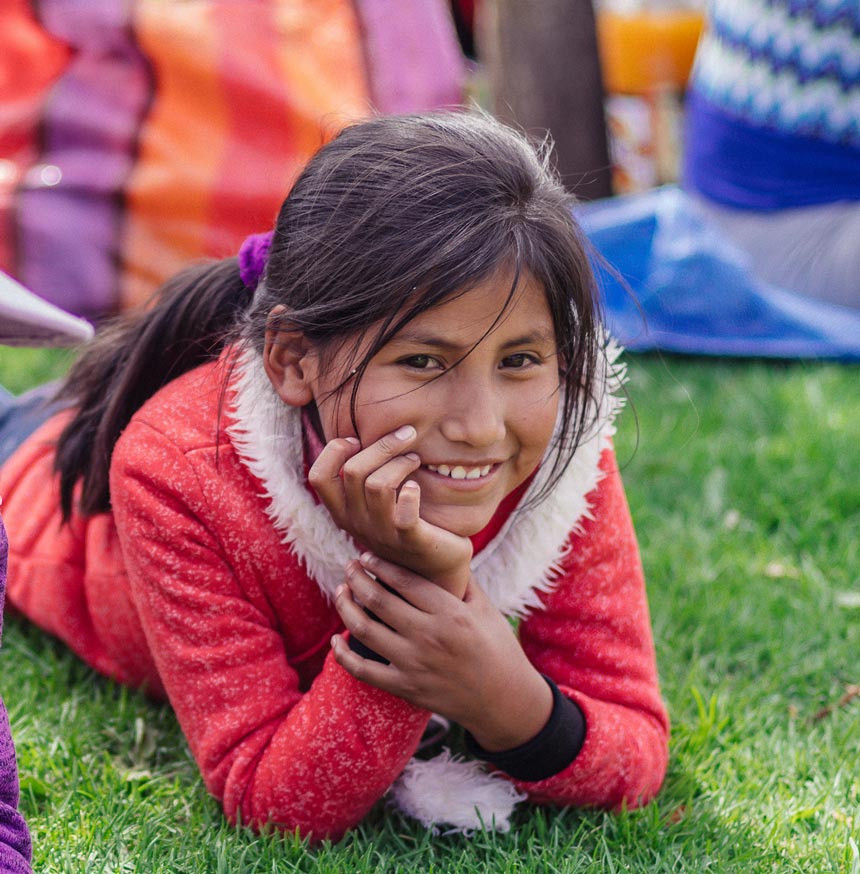 niña estudiando, Bolivia