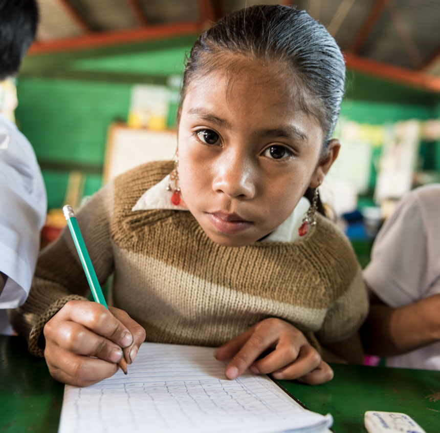 niña estudiando, Nicaragua