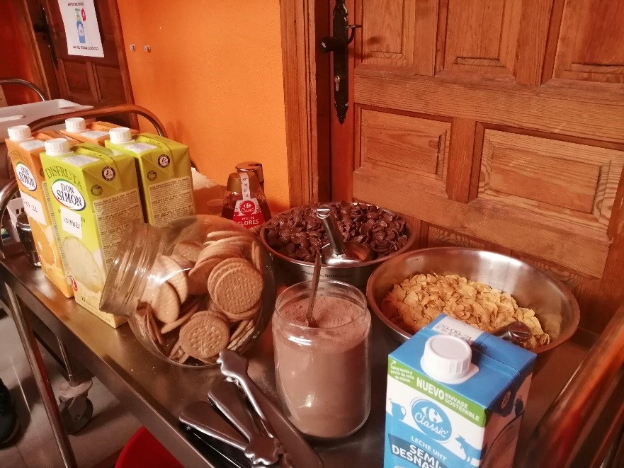 Foto artículo:Desayunos de nuestro Programa de Verano gracias a la donación de Kellogg´s